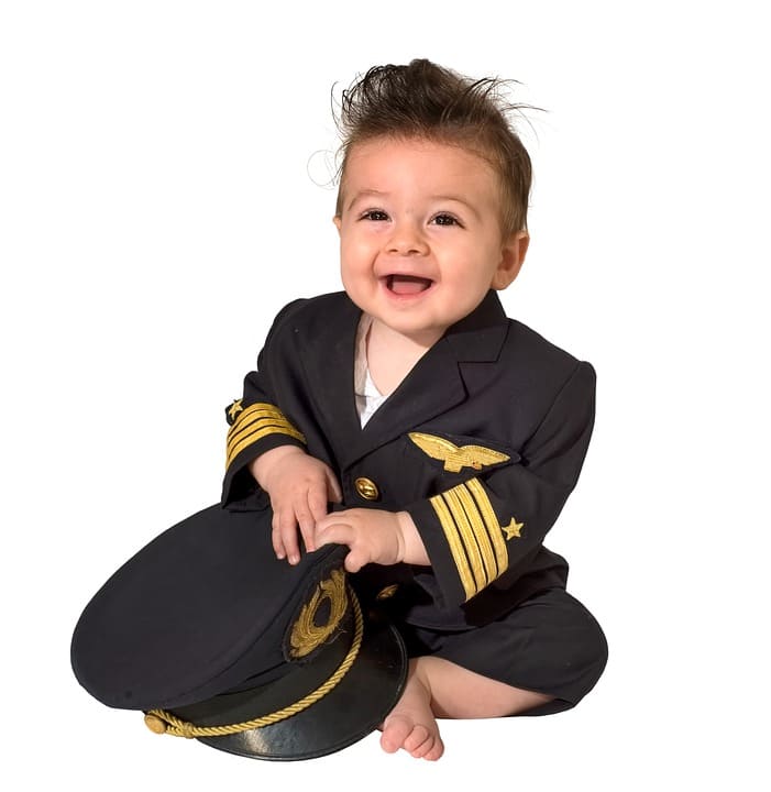Baby i uniform