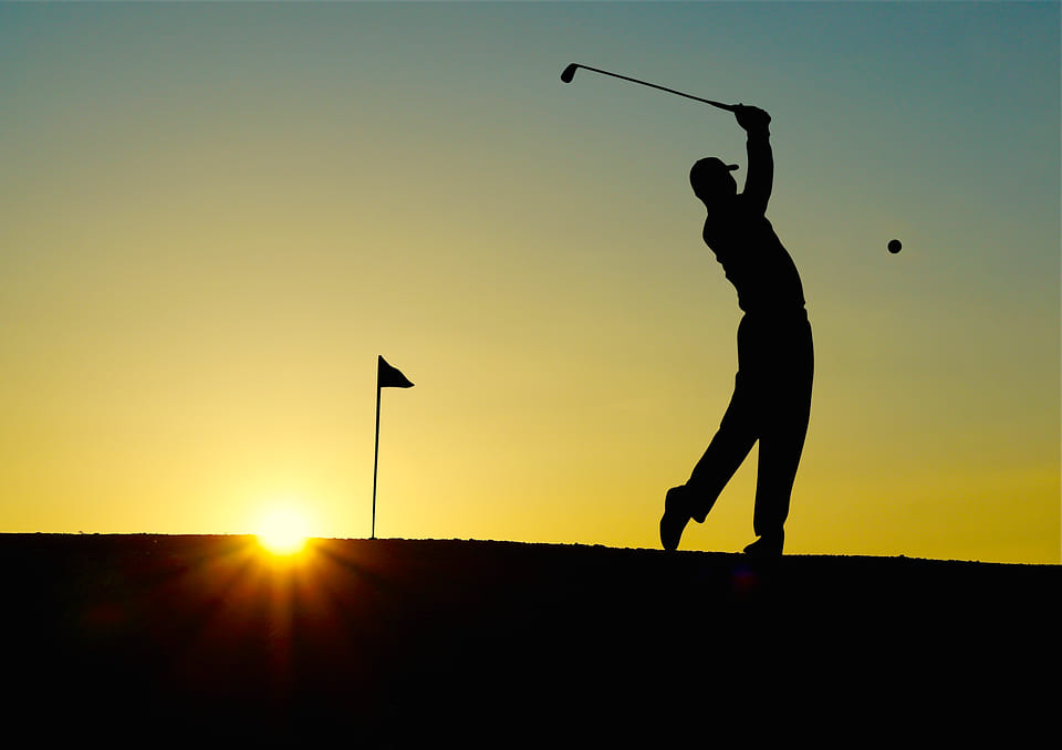 Golf i solnedgången