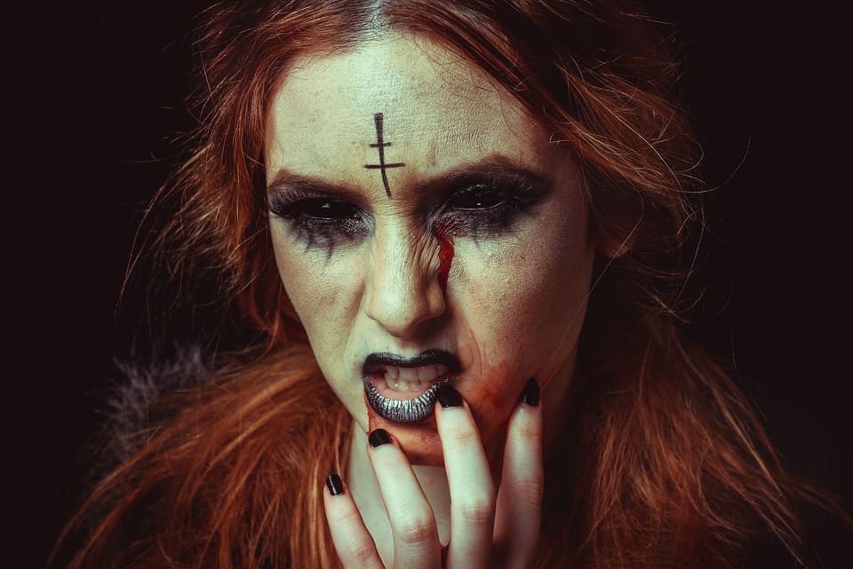 Kvinnlig satanist